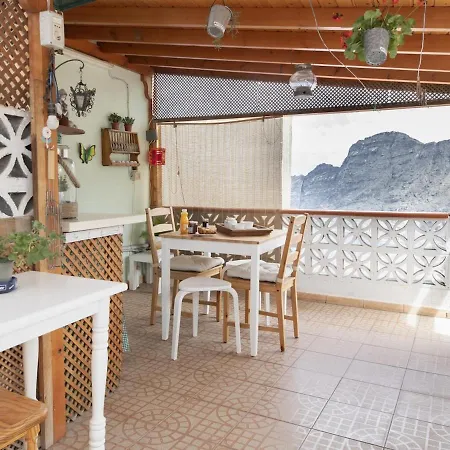 Lightbooking Patio Tipico Canario הרמיגואה